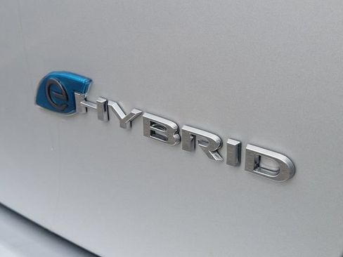 Used 2023 Chrysler Pacifica Touring-L FWD image 8