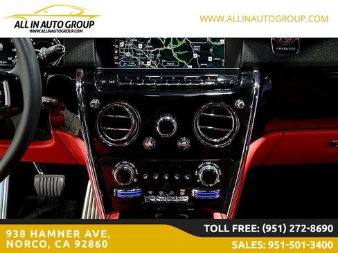Used 2022 Rolls-Royce Cullinan w/ Dark Exterior Package image 23