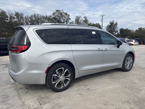 New 2026 Chrysler Pacifica Pinnacle AWD/4WD image 6