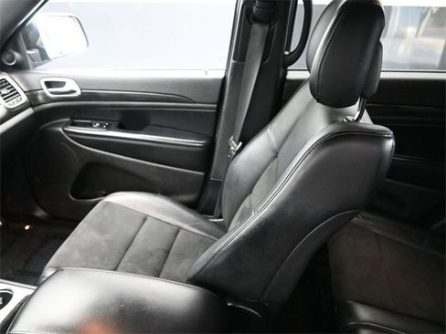 Used 2019 Jeep Grand Cherokee Altitude image 11