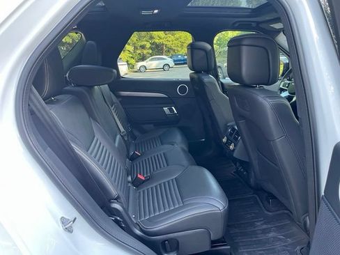 Used 2025 Land Rover Discovery Dynamic SE AWD/4WD image 13