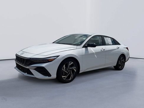 Used 2025 Hyundai Elantra Sport FWD image 7