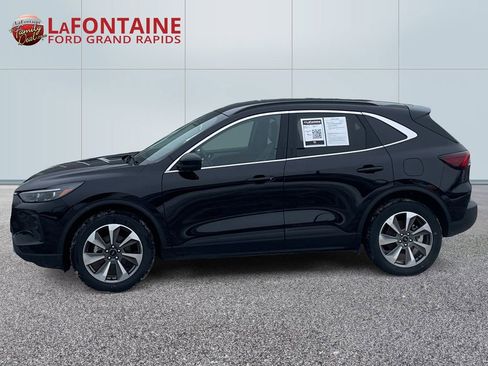 Used 2024 Ford Escape Platinum image 4