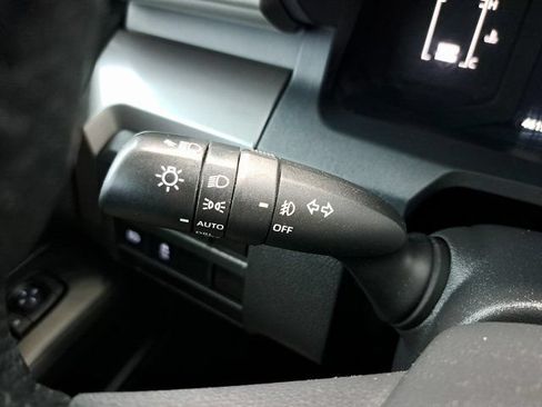 Used 2024 Toyota Tacoma SR5 AWD/4WD image 22
