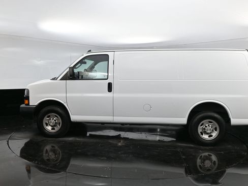 Used 2022 Chevrolet Express 2500 w/ Driver Convenience Package image 4