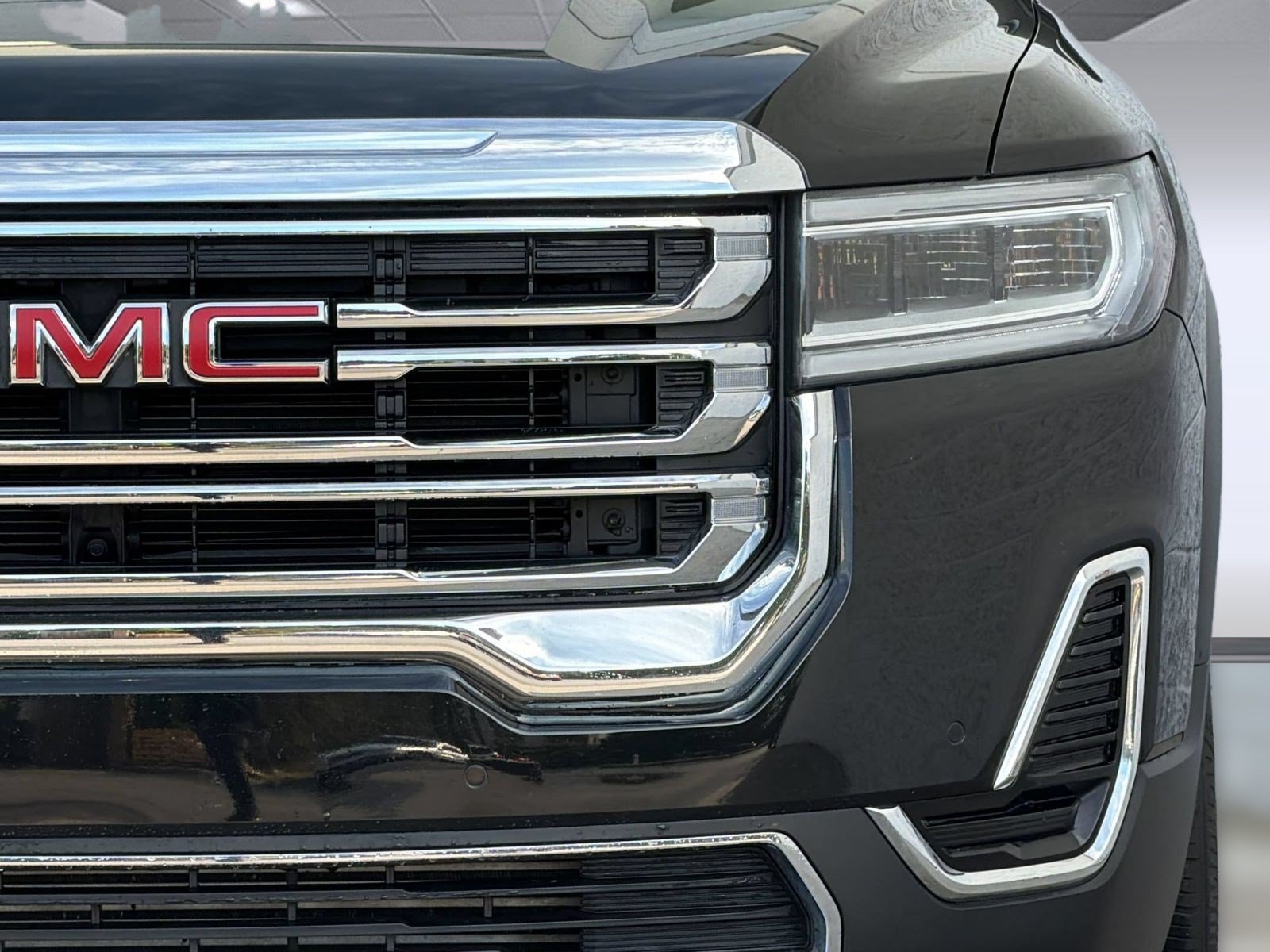 Used 2023 GMC Acadia SLE FWD image 12