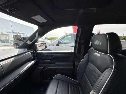 Certified 2025 GMC Sierra 1500 AT4X w/ AT4X AEV Edition AWD/4WD image 15
