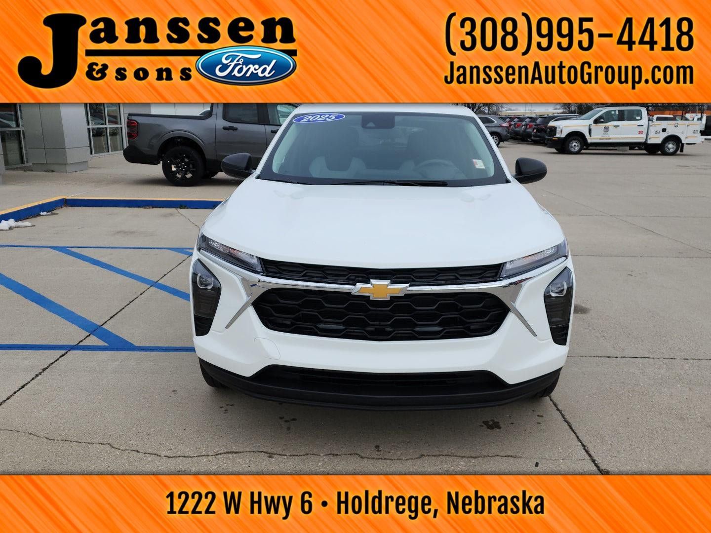 Used 2025 Chevrolet Trax LS FWD image 3