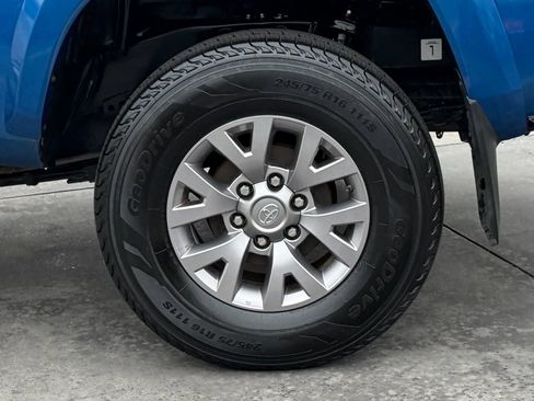 Used 2017 Toyota Tacoma SR5 image 12