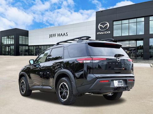 Used 2025 Nissan Pathfinder Rock Creek image 2