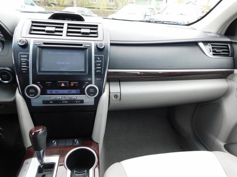 Used 2012 Toyota Camry XLE w/ Leather Pkg FWD image 7