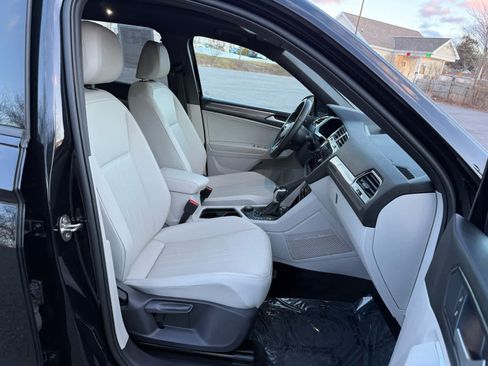 Certified 2023 Volkswagen Tiguan SE R-Line image 10