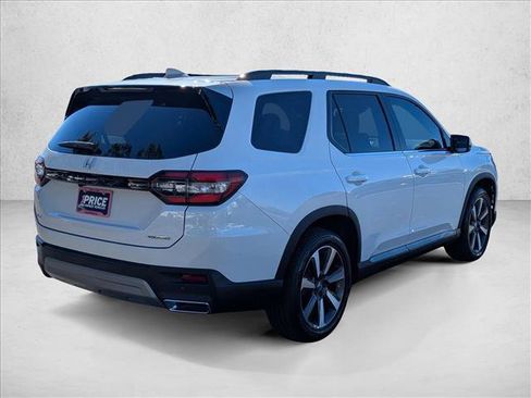 Used 2025 Honda Pilot Touring image 5