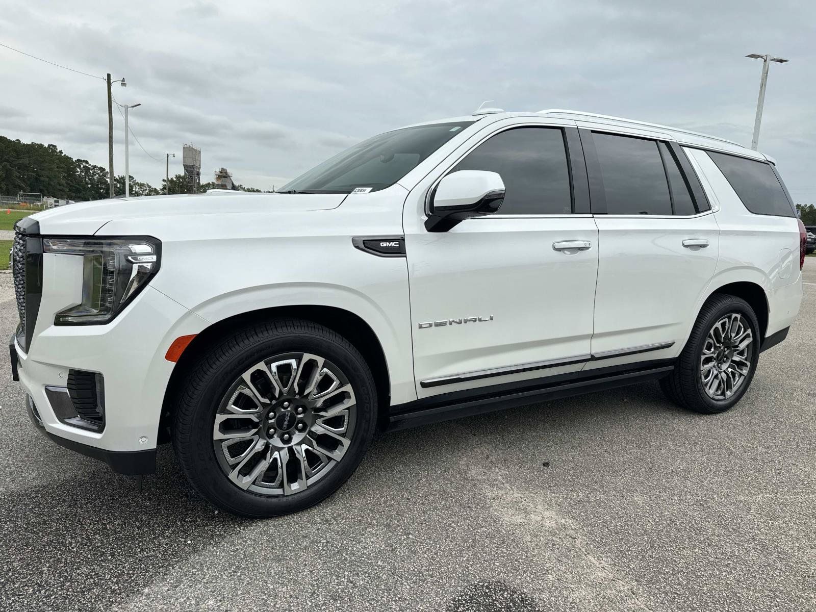 Used 2024 GMC Yukon Denali Ultimate AWD/4WD image 8