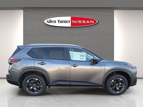 Used 2025 Nissan Rogue SV w/ SV Premium Package image 5