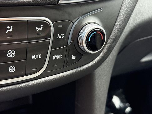 Used 2024 Chevrolet Equinox LT FWD image 35