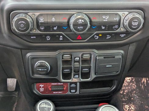 Used 2021 Jeep Wrangler Unlimited Rubicon image 18