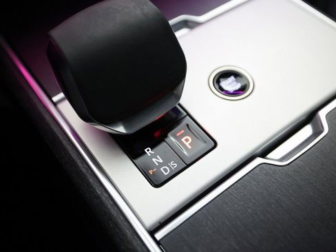 Used 2024 Land Rover Range Rover SE image 24