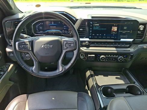 Used 2024 Chevrolet Silverado 2500 ZR2 w/ Technology Package AWD/4WD image 11