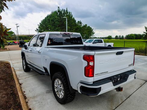 Used 2020 Chevrolet Silverado 2500 High Country w/ Z71 Off-Road Package AWD/4WD image 4