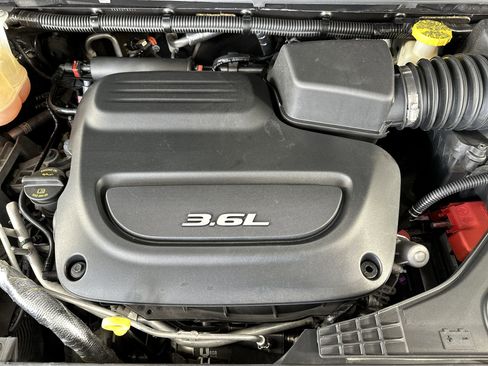 Used 2018 Chrysler Pacifica LX w/ Tire & Wheel Group image 32