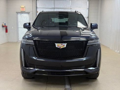 Used 2023 Cadillac Escalade Sport AWD/4WD image 2