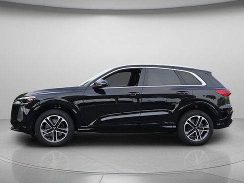 Certified 2025 Audi Q5 Premium w/ Convenience Package AWD/4WD image 3