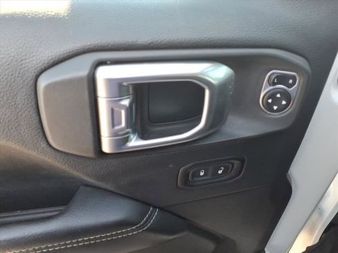 Used 2019 Jeep Wrangler Unlimited Sahara image 27