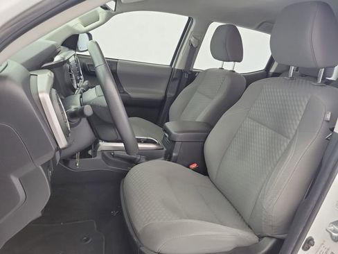 Used 2022 Toyota Tacoma SR5 RWD image 17
