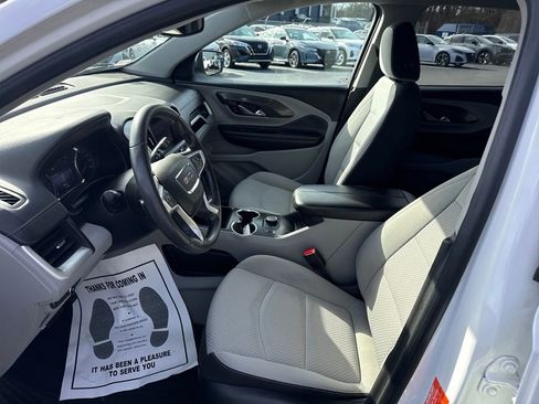 Used 2022 GMC Terrain SLE w/ Driver Convenience Package image 9