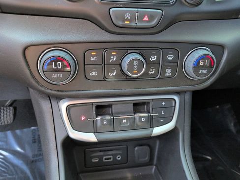 Used 2024 GMC Terrain SLT w/ Elevation Edition AWD/4WD image 17