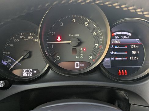 Certified 2026 Porsche Macan image 18