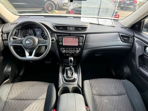Used 2018 Nissan Rogue SV w/ Premium Package image 9