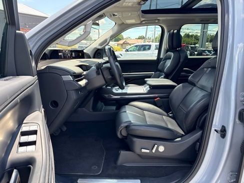 Used 2025 Lincoln Navigator L Reserve AWD/4WD image 14
