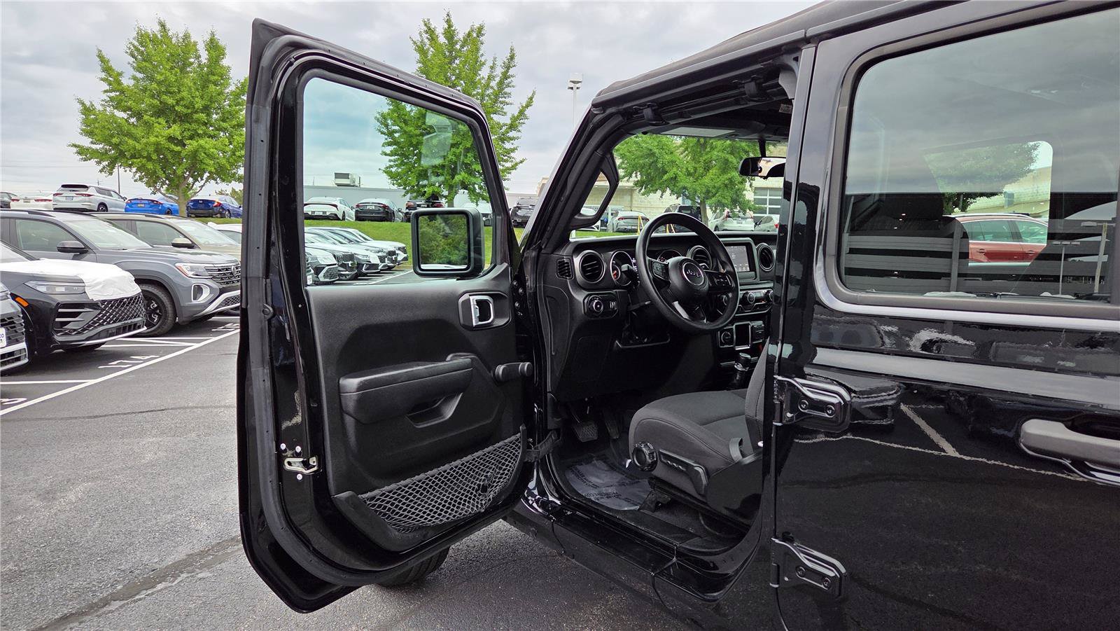 Used 2023 Jeep Wrangler Unlimited Sport AWD/4WD image 12