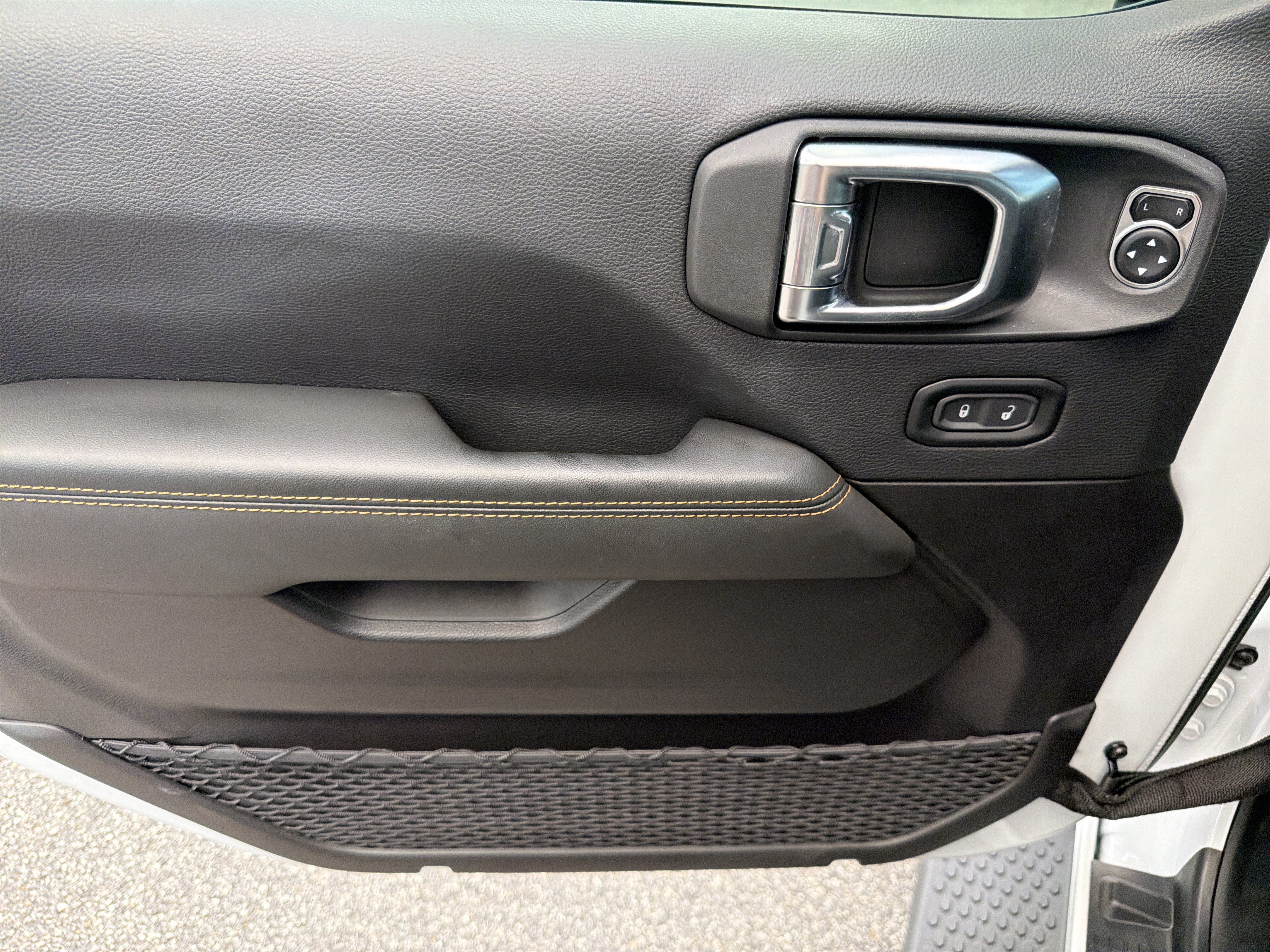 Used 2025 Jeep Wrangler Unlimited Sahara AWD/4WD image 19