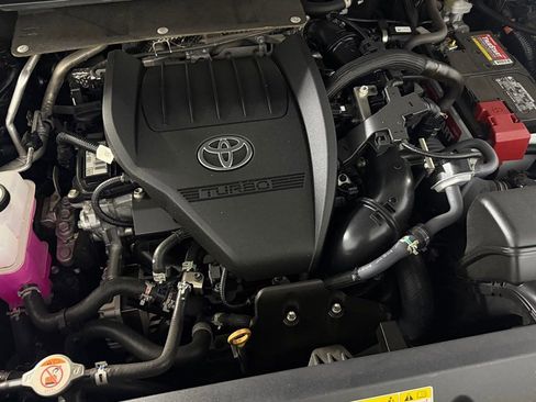 Used 2024 Toyota Highlander Platinum FWD image 31