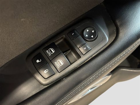 Used 2022 Dodge Challenger SXT image 17