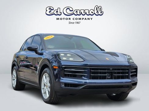 Used 2024 Porsche Cayenne AWD/4WD image 3