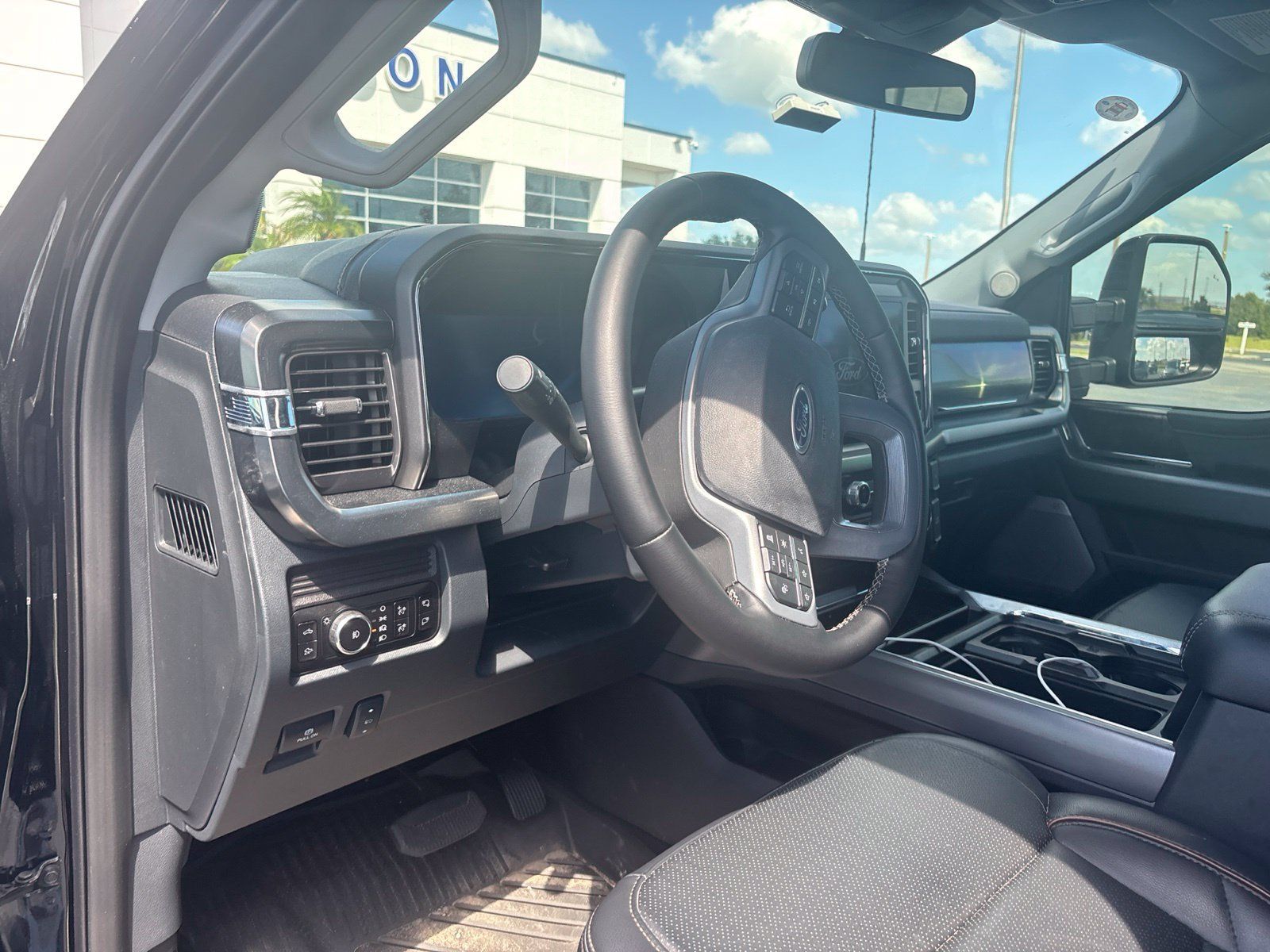 Used 2025 Ford F250 Lariat w/ Lariat Ultimate Package AWD/4WD image 12