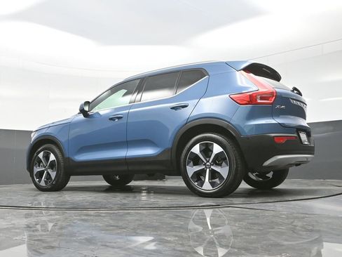 Used 2025 Volvo XC40 B5 Plus image 24