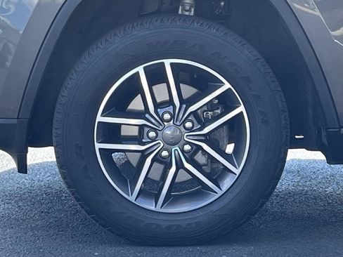 Used 2019 Jeep Grand Cherokee Laredo w/ Laredo X Package AWD/4WD image 28