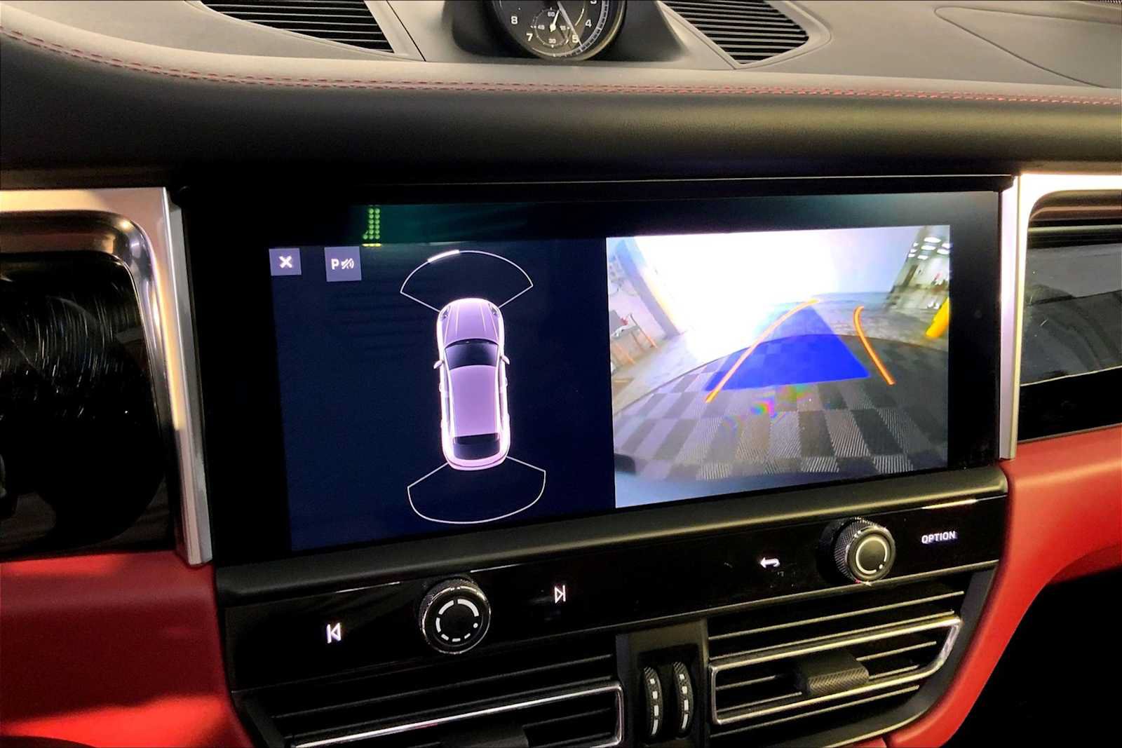 Certified 2023 Porsche Macan AWD/4WD image 31