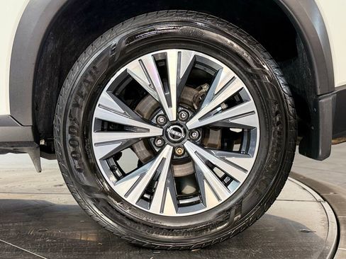 Used 2023 Nissan Rogue SV w/ SV Premium B Package image 23