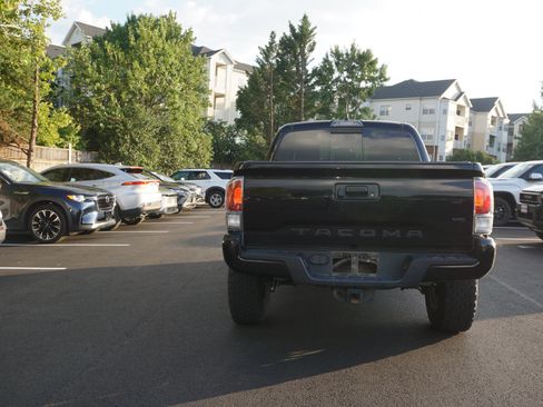 Used 2022 Toyota Tacoma TRD Sport w/ Technology Package AWD/4WD image 5