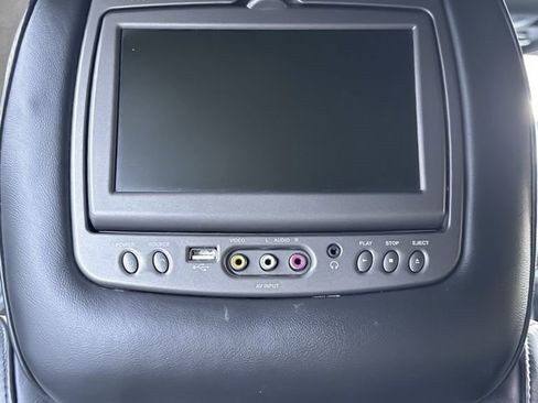 Used 2017 Cadillac Escalade ESV Platinum image 27