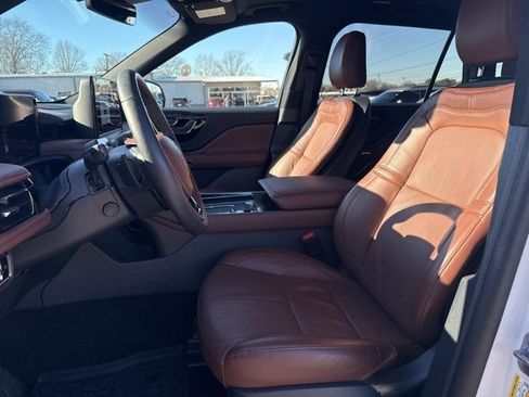 Used 2025 Lincoln Aviator Reserve w/ Illumination Package image 16