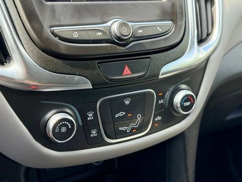 Used 2021 Chevrolet Equinox LS w/ LS Convenience Package AWD/4WD image 16