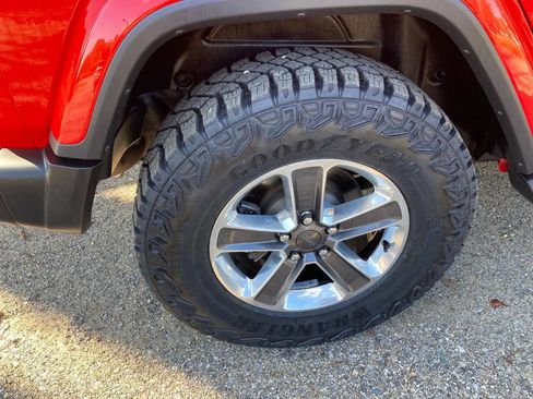 Used 2020 Jeep Wrangler Unlimited Sahara image 7