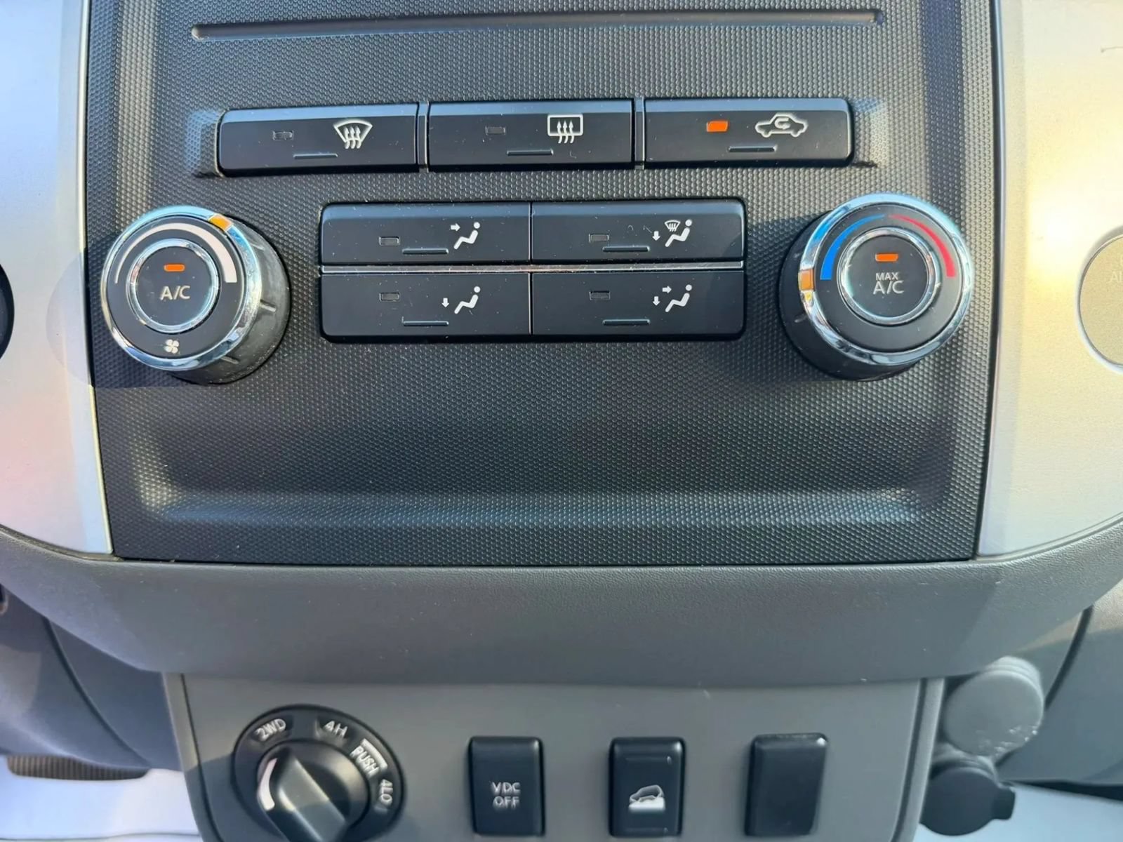 Used 2011 Nissan Frontier SV AWD/4WD image 18